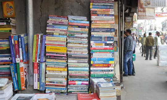 Nai Sarak Book Market in Daryaganj Delhi - A Tour | So Delhi