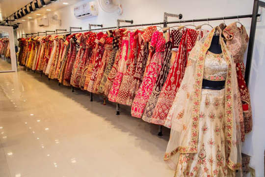 5 Best Places In Rajouri Garden To Rent Wedding Clothes So Delhi