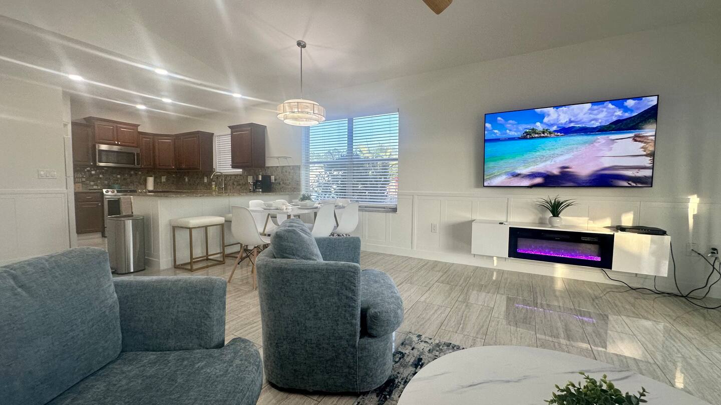 Villa Azul - Casa cercada de 4 habitaciones en Lehigh Acres