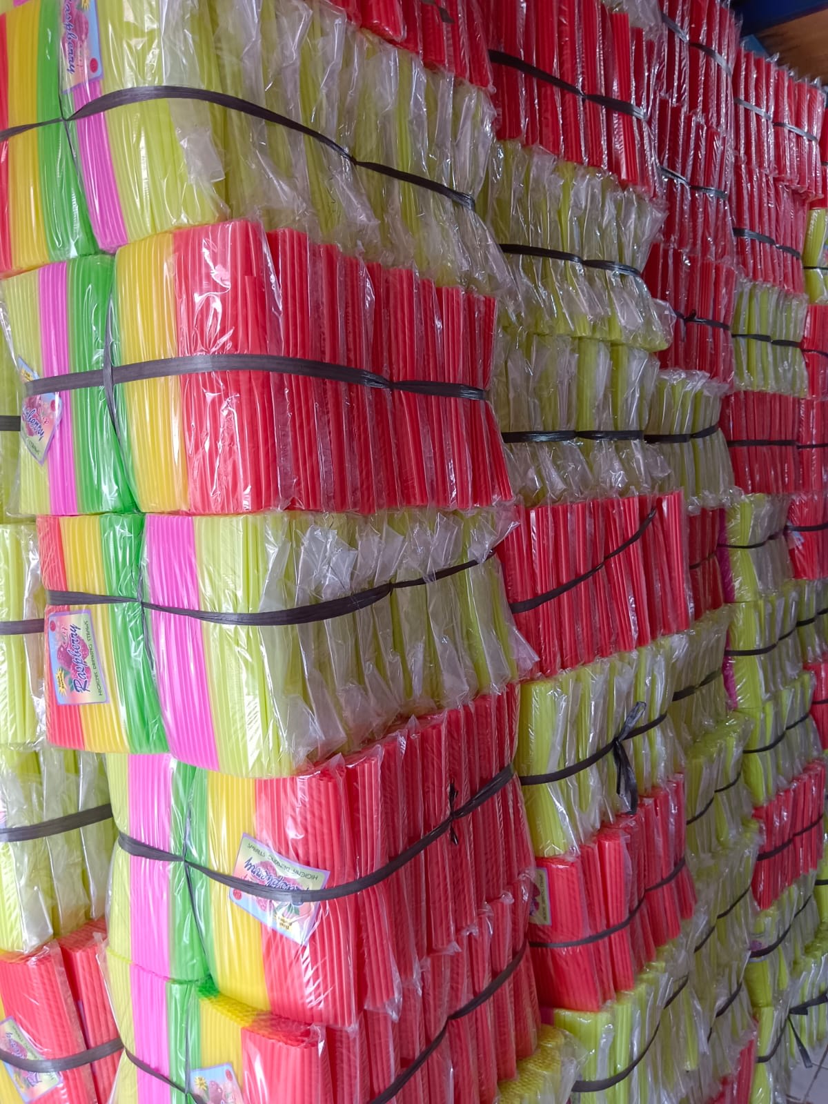 Sedotan Kiloan Pelangi