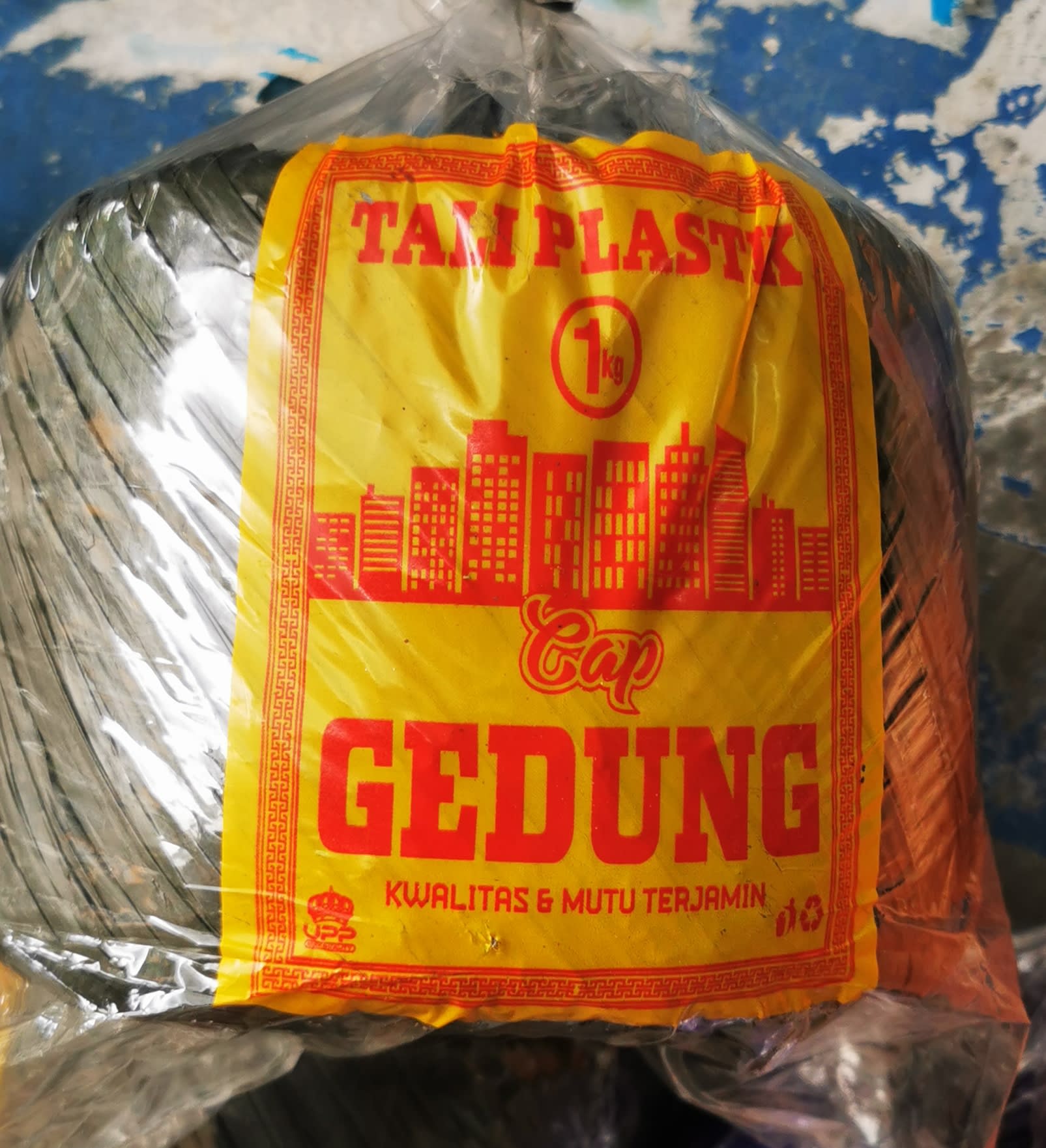 Tali rafia hitam