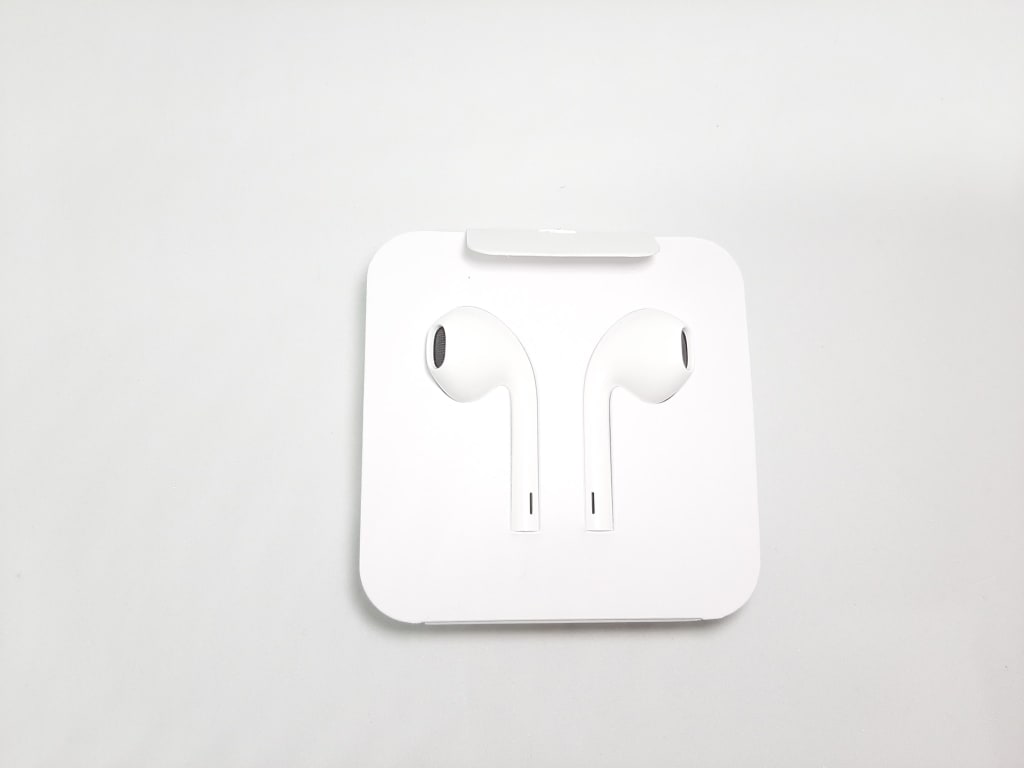 EARPODS LIGHTNING CONNECTOR ORIGINAL di qeong.com