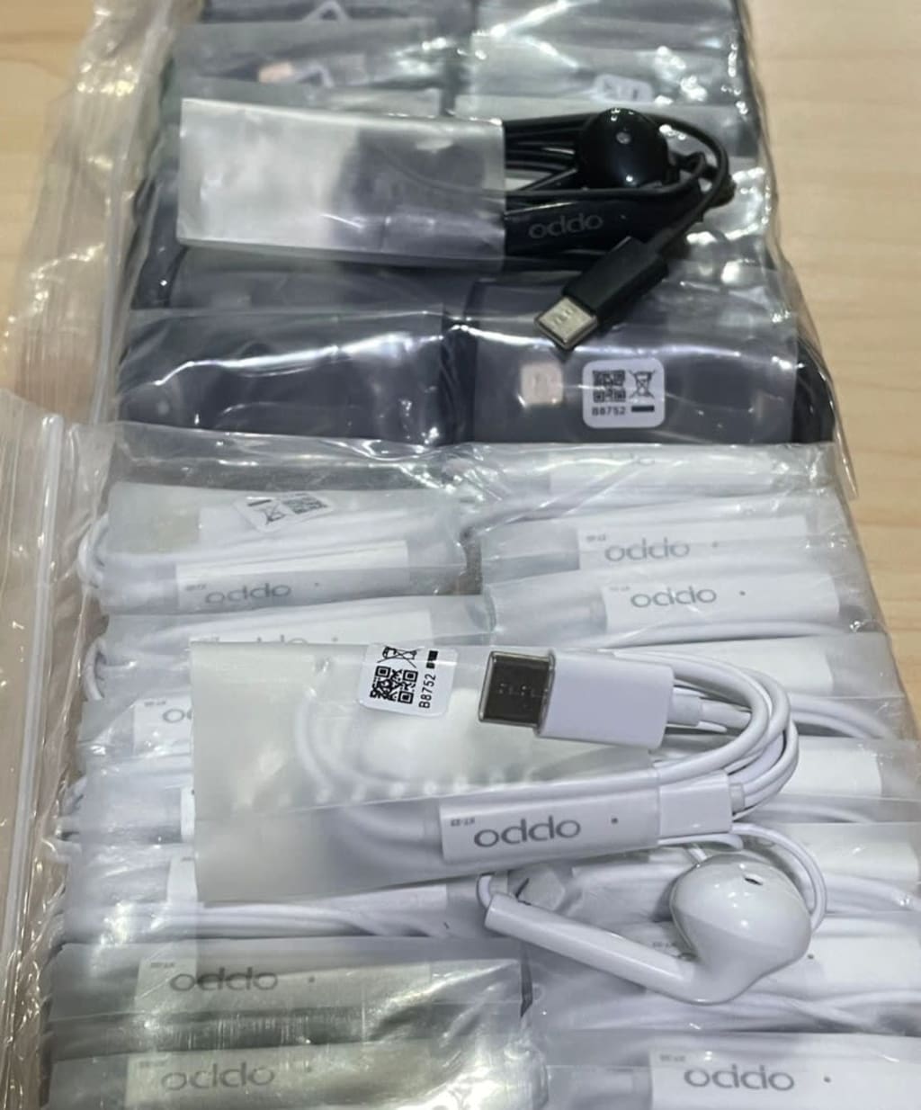 Handsfree / Headset / Earphones OPPO Copotan Colokan Tipe C Suport Mic - Putih di qeong.com