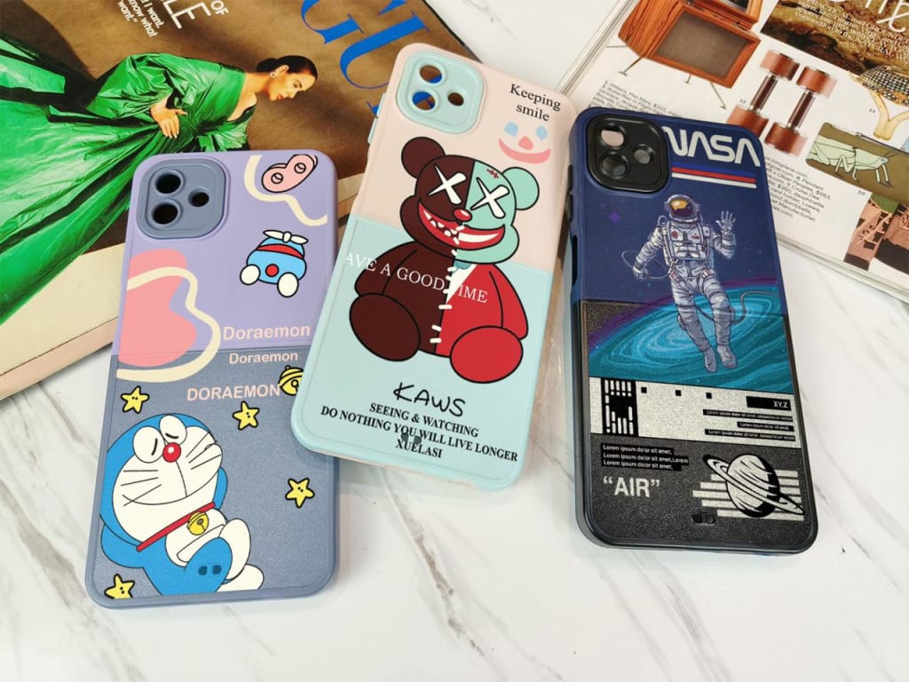 SOFTCASE PREMIUM 2TONE HALF PC BYE KAWS di qeong.com