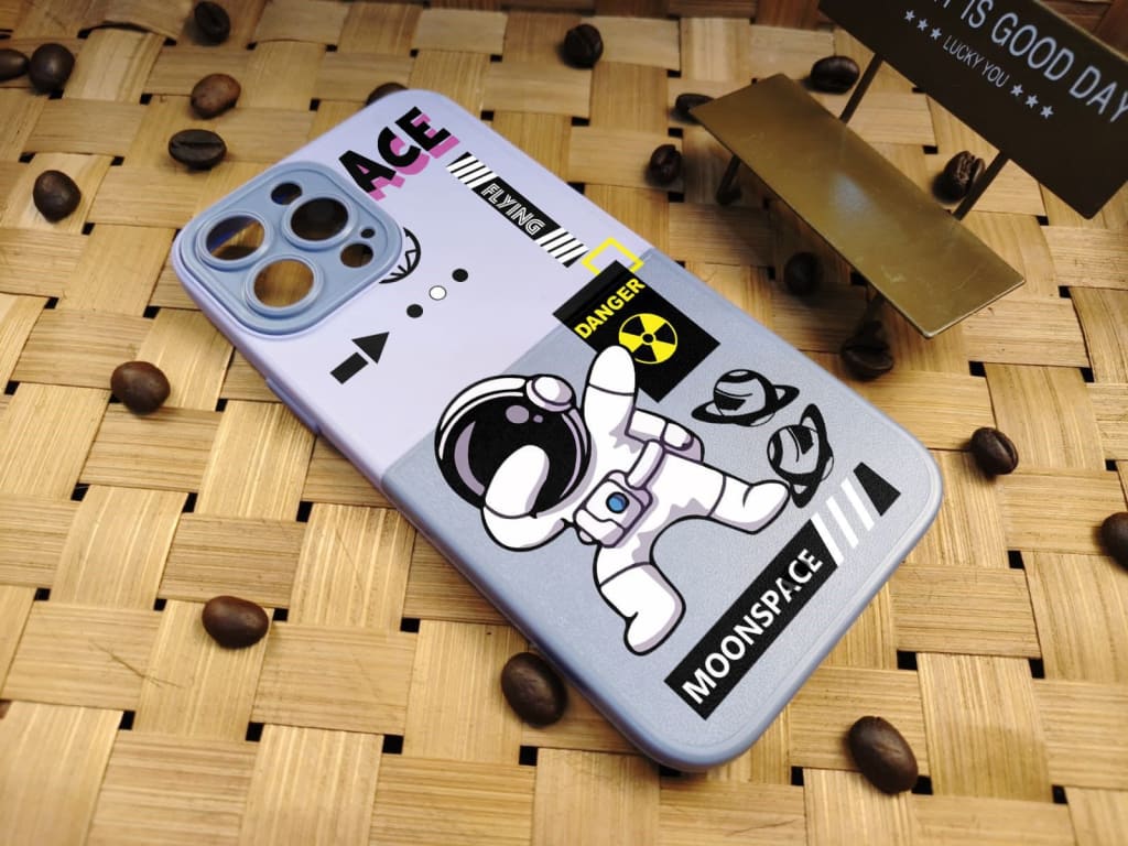 SOFTCASE PREMIUM 2TONE HALF PC DANGER ASTRONAUT di qeong.com