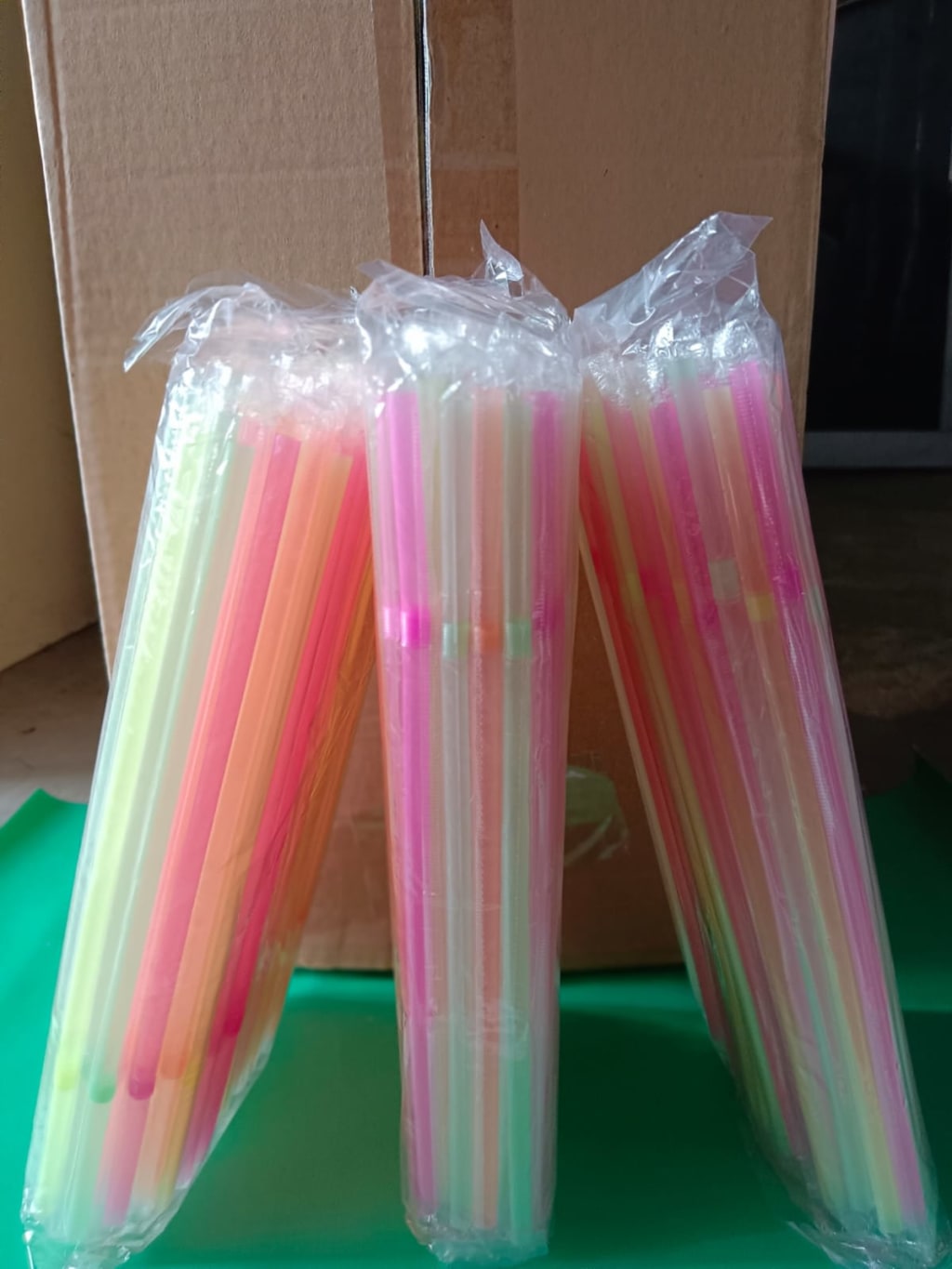 Sedotan Bengkok Flexibel Higenis Neon di qeong.com Sedotan Bengkok Flexibel Higenis Neon di qeong.com