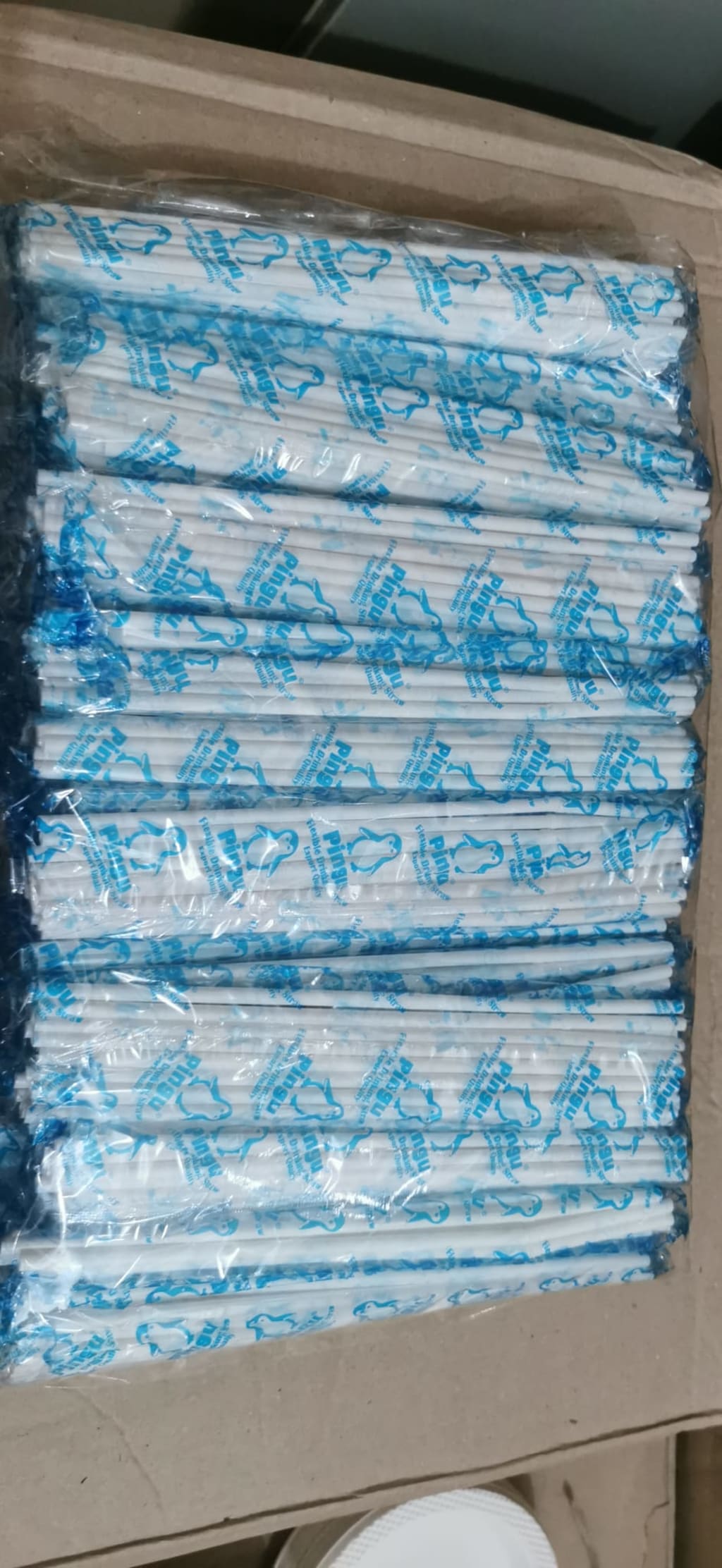 Sedotan bengkok/flekxibel *penguin* di qeong.com Sedotan bengkok/flekxibel *penguin* di qeong.com
