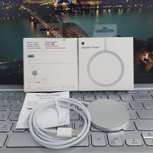 MAGSFE / WIRELESS CHARGER IPHONE di qeong.com