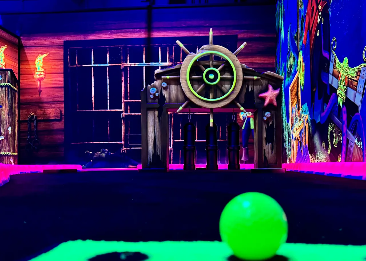 SHIPWRECK NEON MINI GOLF