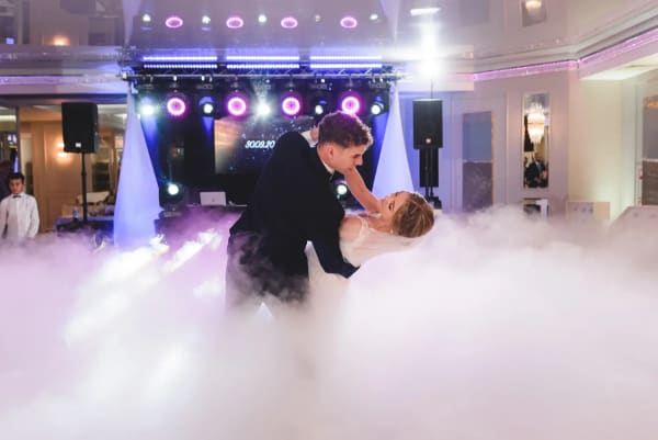Efektowne zakończenie pierwszego tańca pary młodej