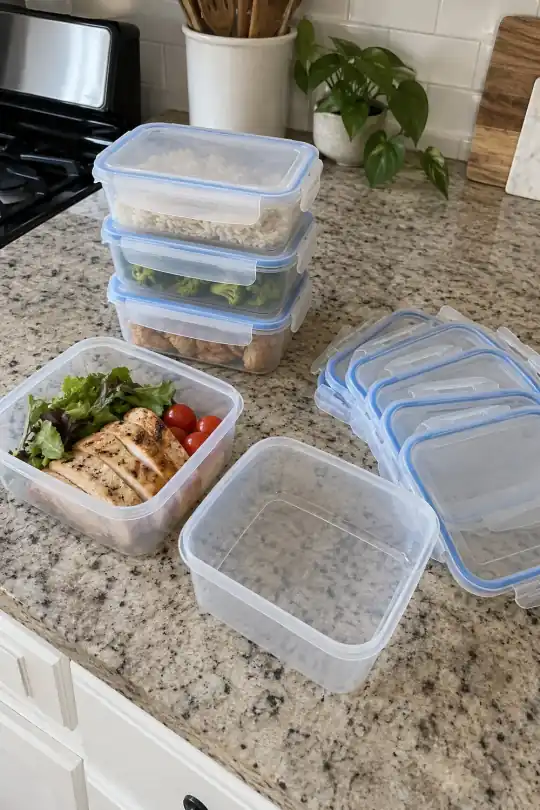 Mainstays Meal Prep Containers with Lids, Single Compartment, 10 Piece; styling illustration