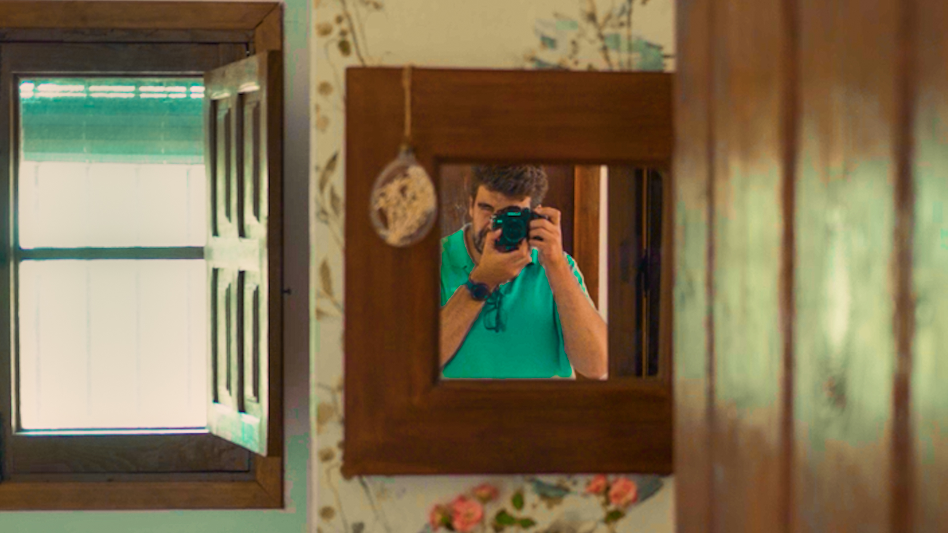 Rafa Arjona fotografiando frente a un espejo