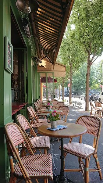 Photo of Le Mêlécasse's terrace, with colorful wicker chairs, in Paris's 13th arrondissement