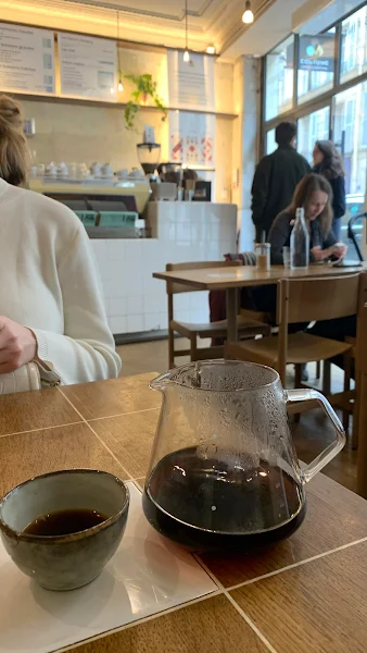 <span class="translation_missing" title="translation missing: fr.french_classes.arrondissement.paris_7.coffee-shops.list.item2.alt">Alt</span>