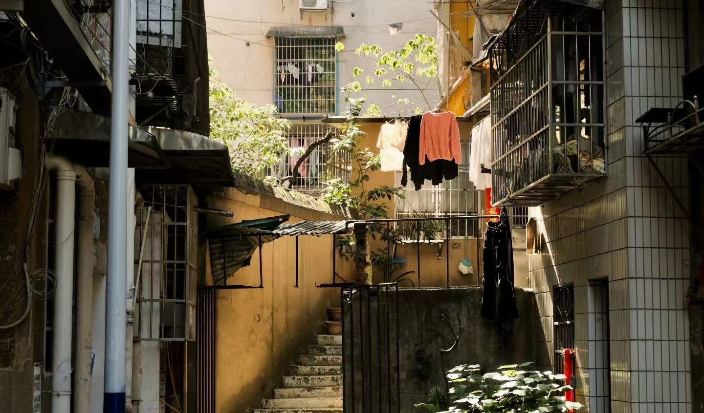 Courtyard with laundry