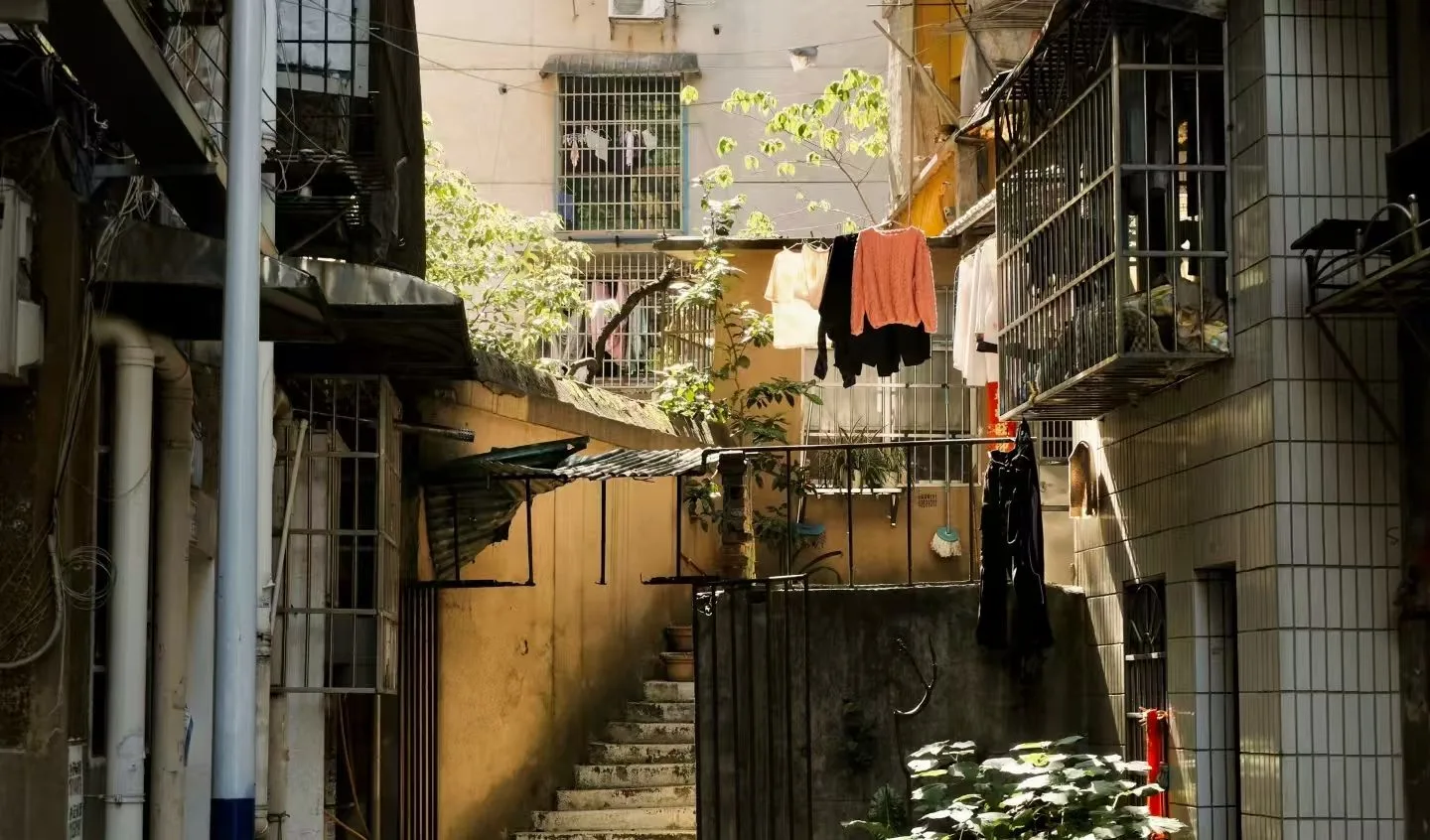 Courtyard with laundry