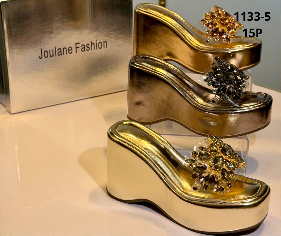 1133-5 — Sabot femme transparent à talon compensé et ornement floral strassé
