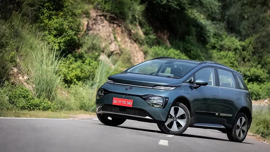 MG Windsor EV Pro — windsor ev exterior right front three quarter