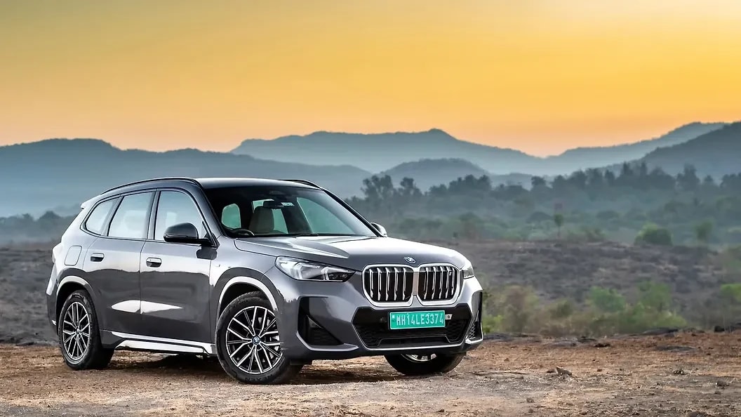 BMW iX1 — ix1 exterior right front three quarter
