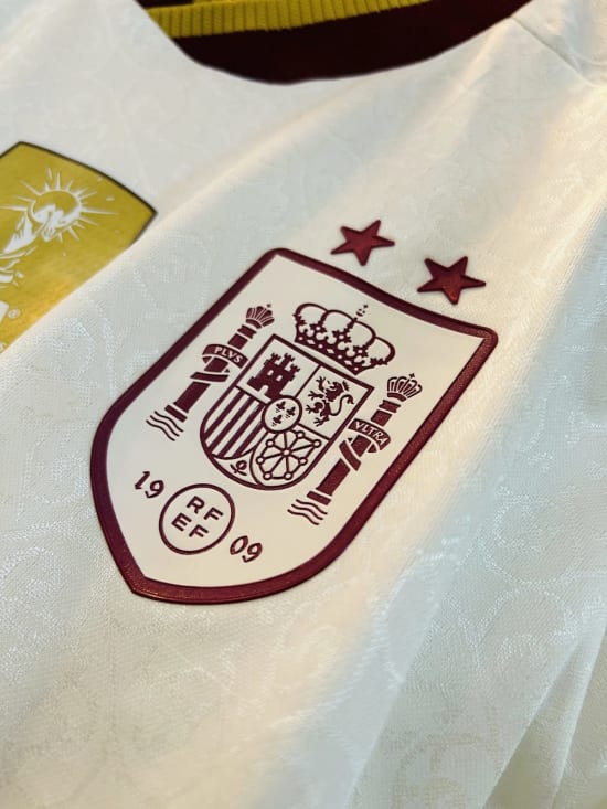Spain Away Kit (2 Star) With Champion Badge