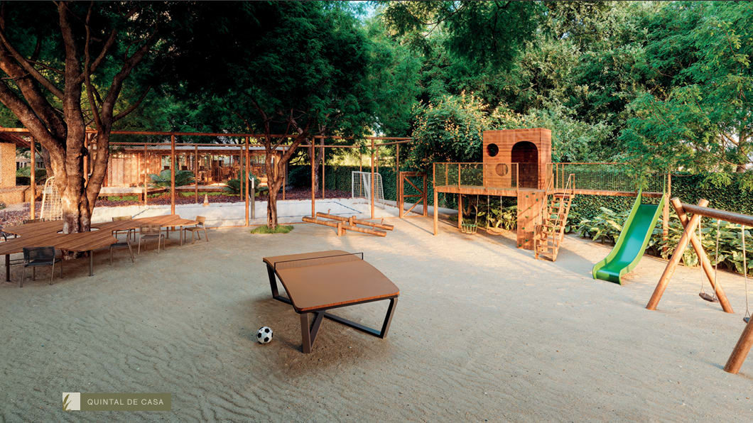 Quintal de Casa, recreation area with ping-pong table and playground