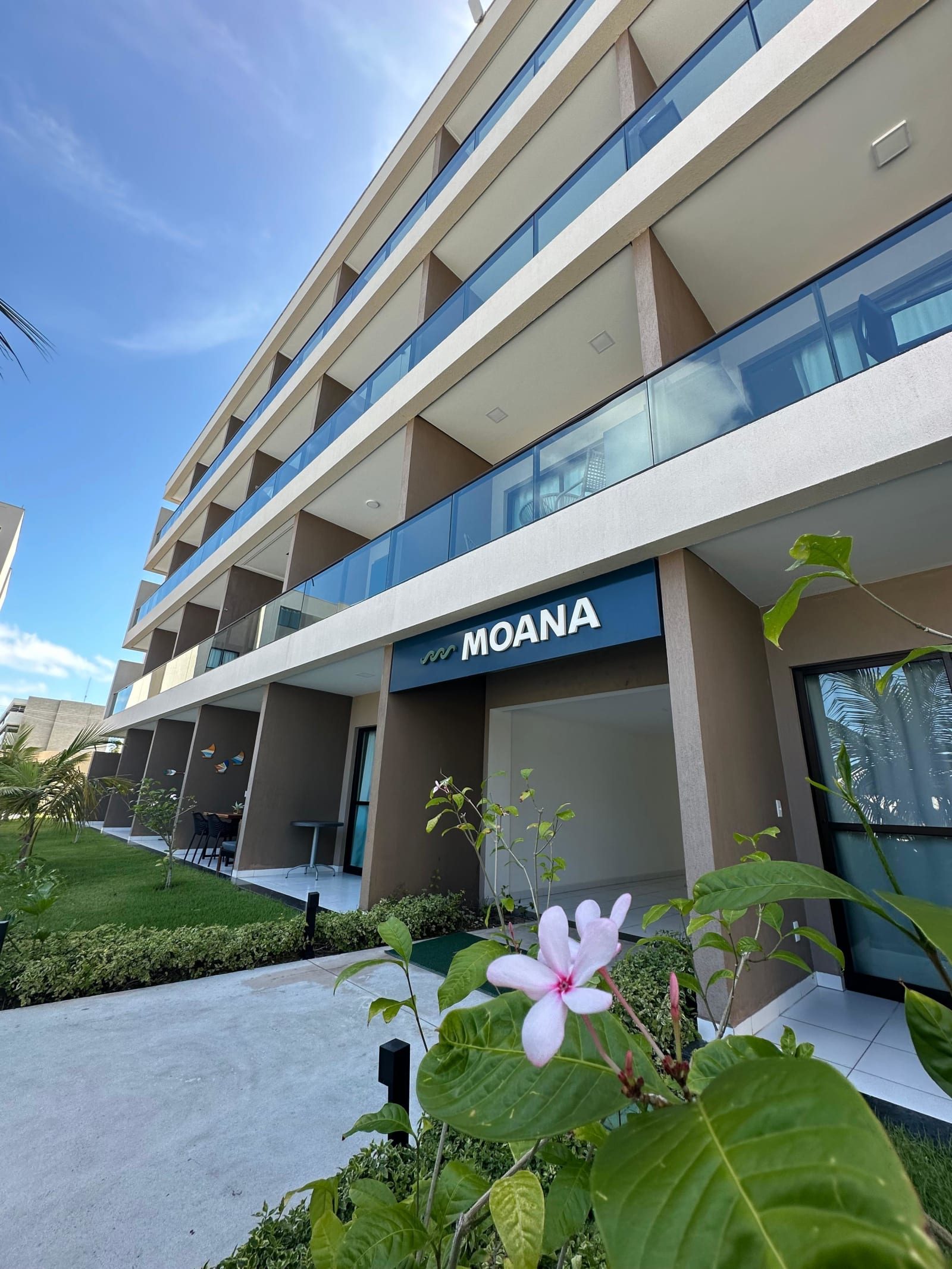 Fachada do Malia Beach Experience