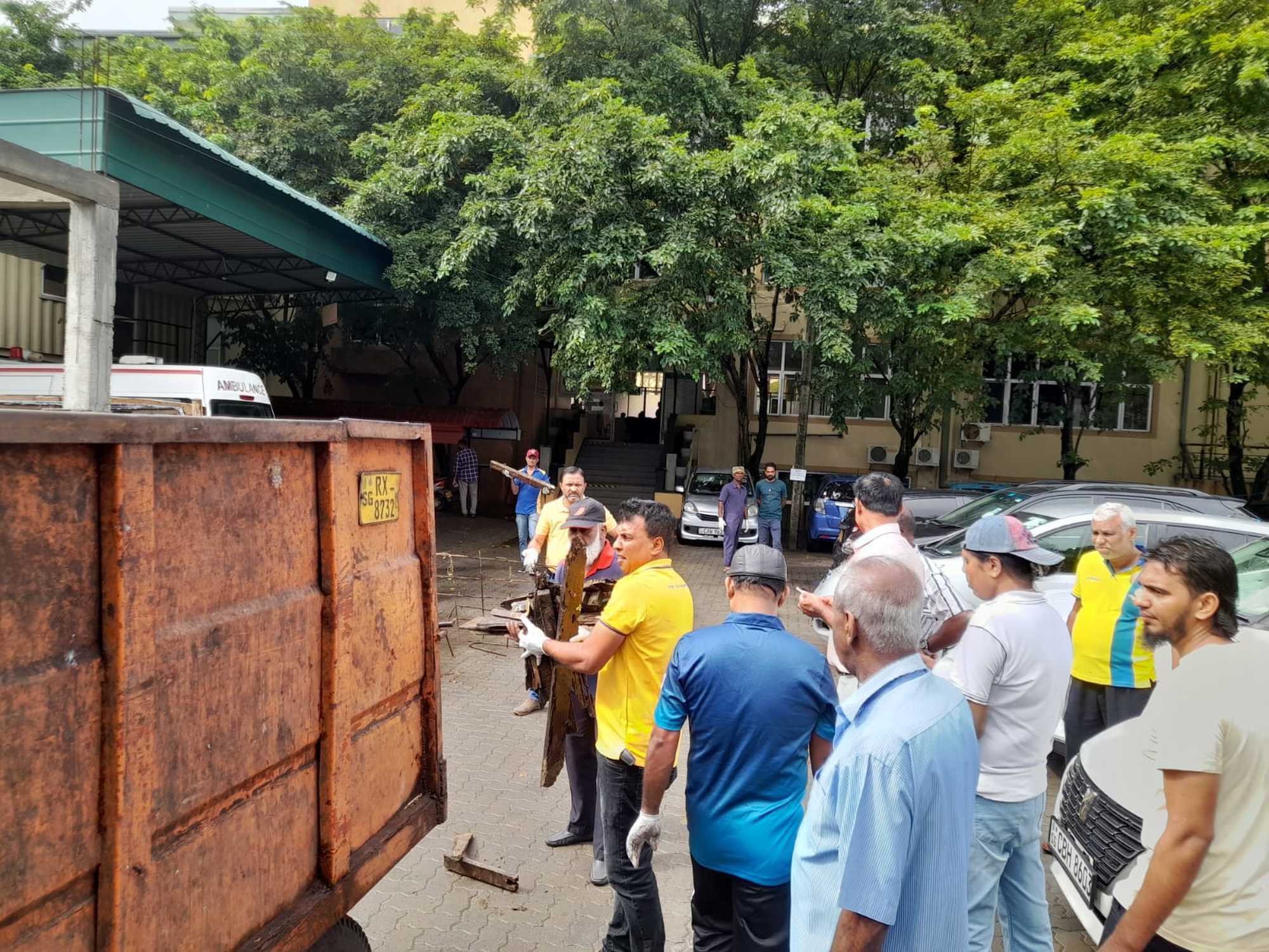 Cleaning campaign at Mawanella Hospital premises to prevent Dengu photo 5