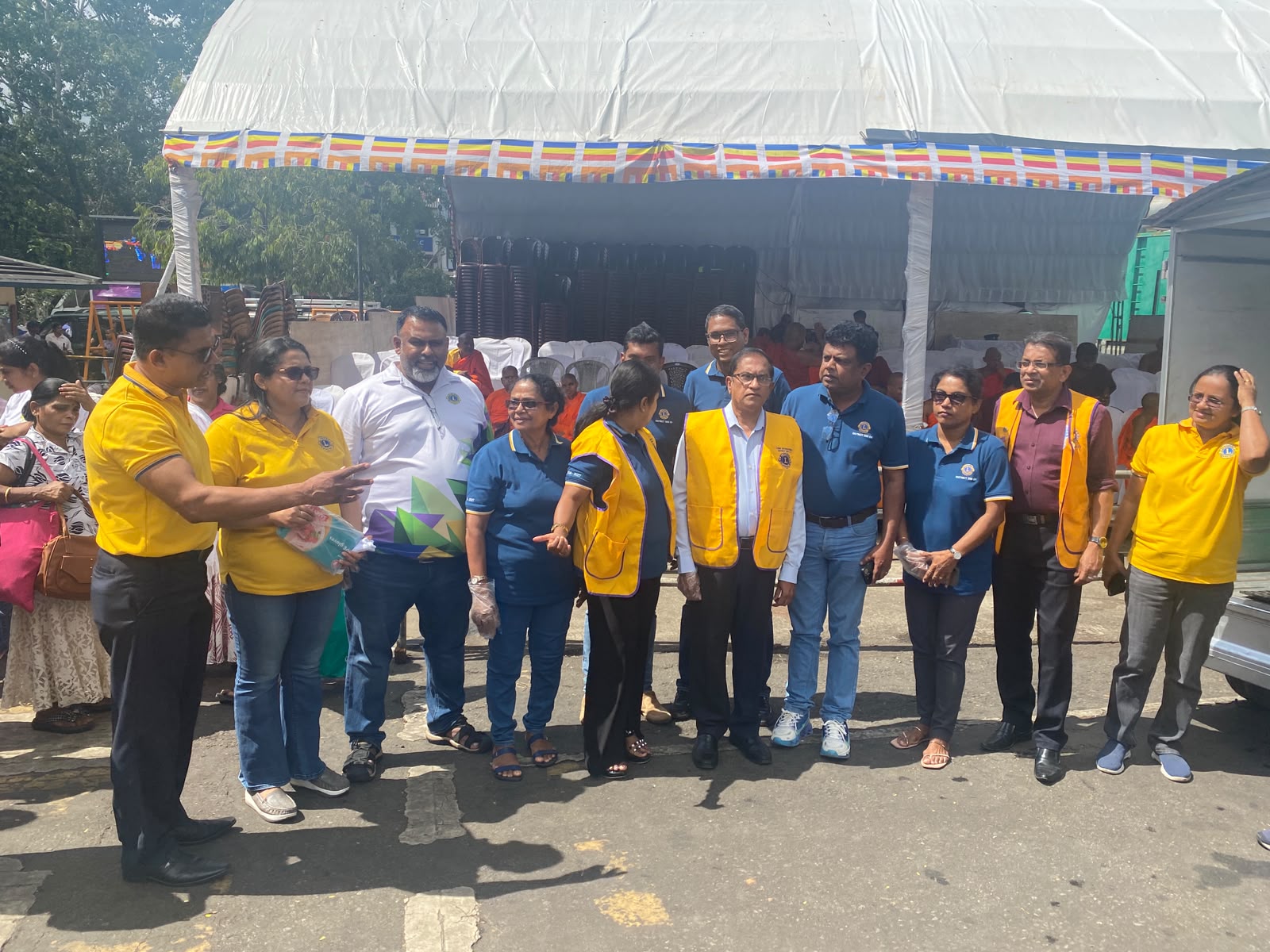 Donating Seeni Sambol Buns to People watching Kandy Dalada Perahara photo 4
