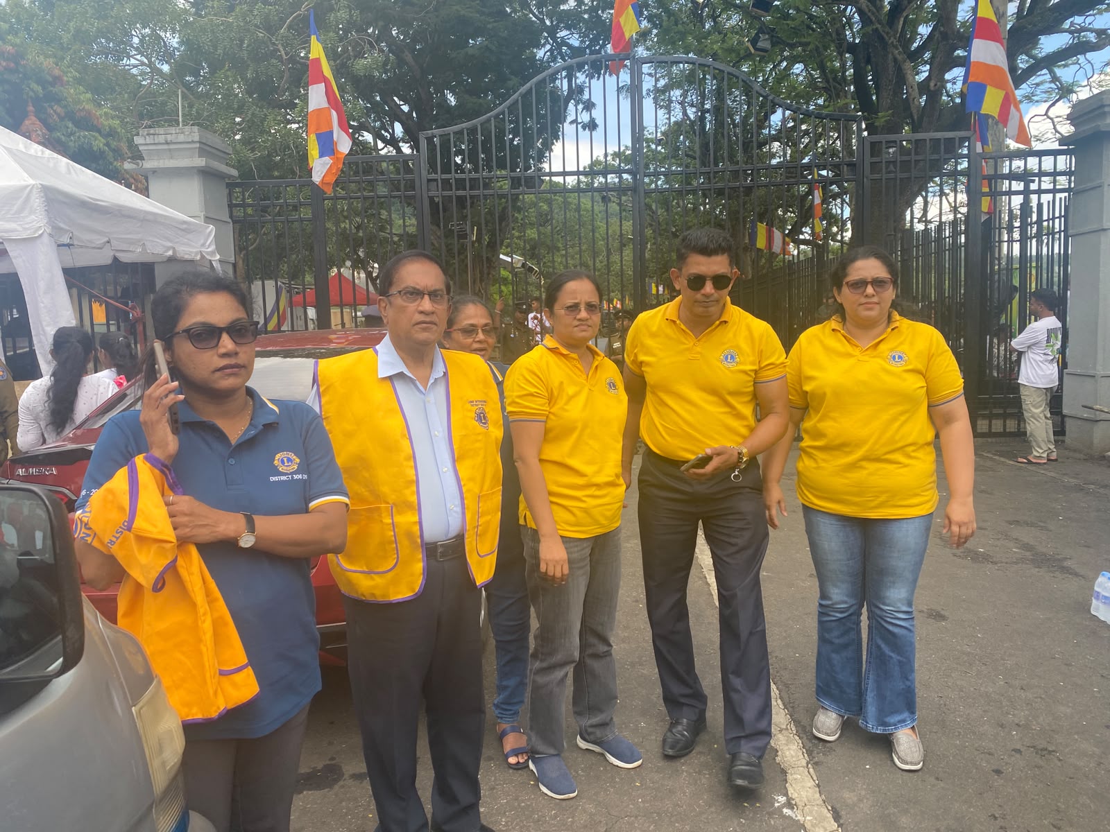 Donating Seeni Sambol Buns to People watching Kandy Dalada Perahara photo 6