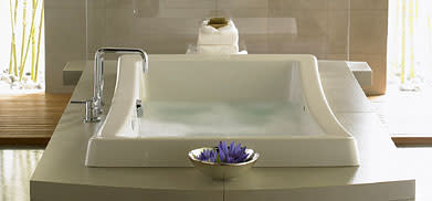 Air Tub vs. Whirlpool: What's the Difference? - Abode