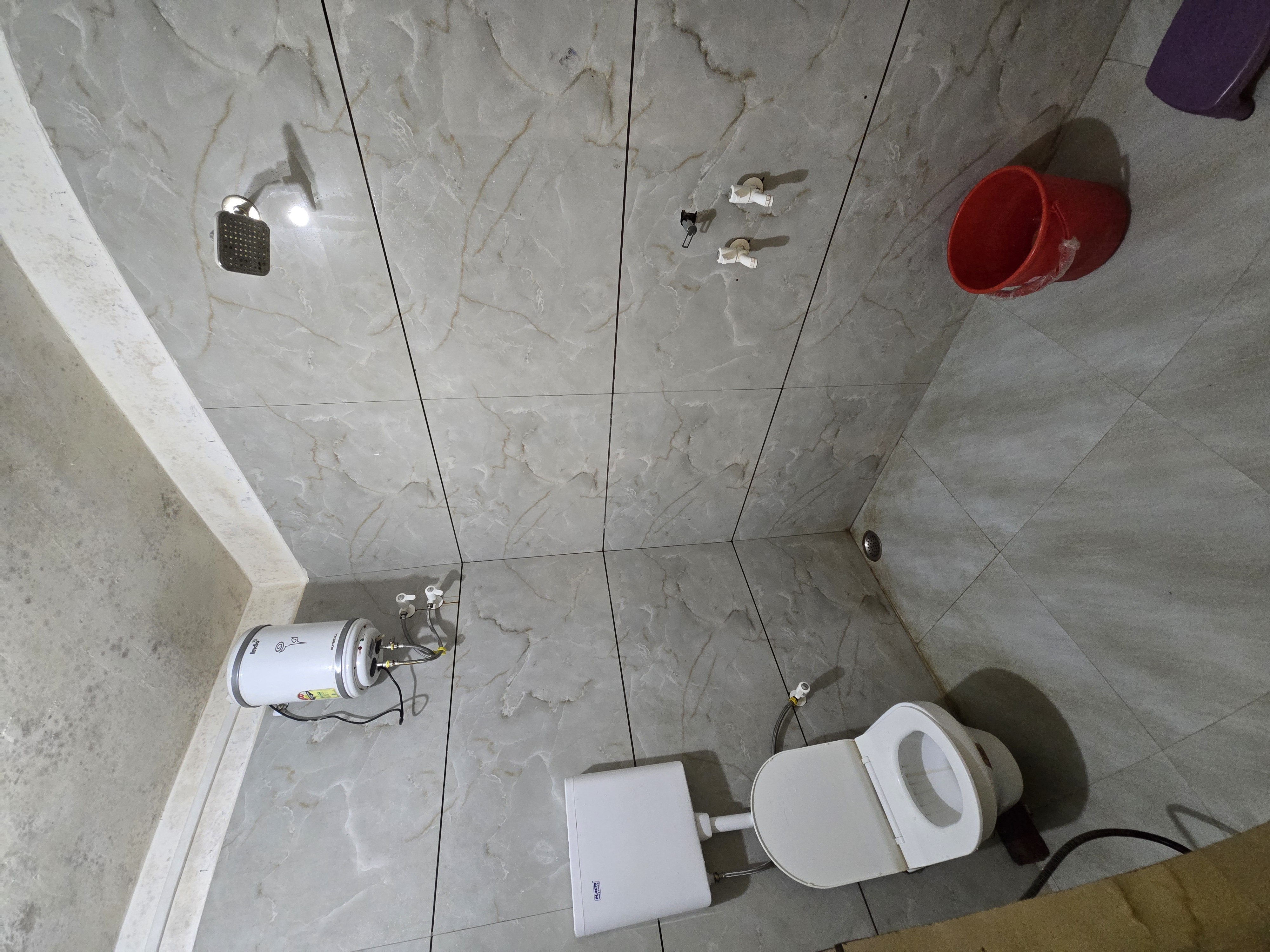 Bathroom with hot-water geyser at Mahaveer Home Stay
