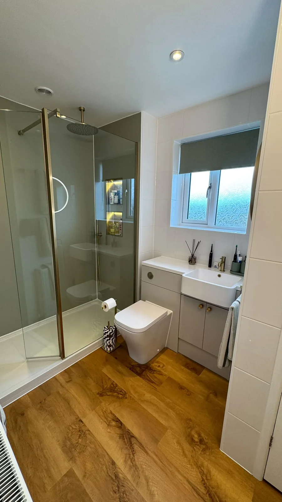 Finished bathroom with a walk-in shower and wood-effect floor