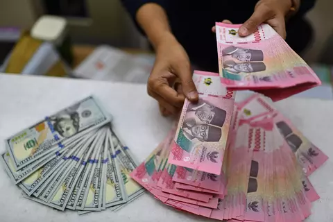Mengapa Rupiah Bisa Melemah? Bukan Hanya Karena Dolar AS