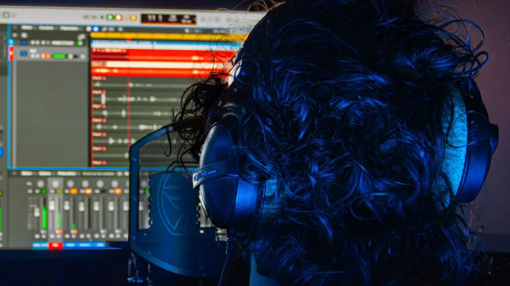 Artiste en session voix au studio d'enregistrement HMMD Montpellier