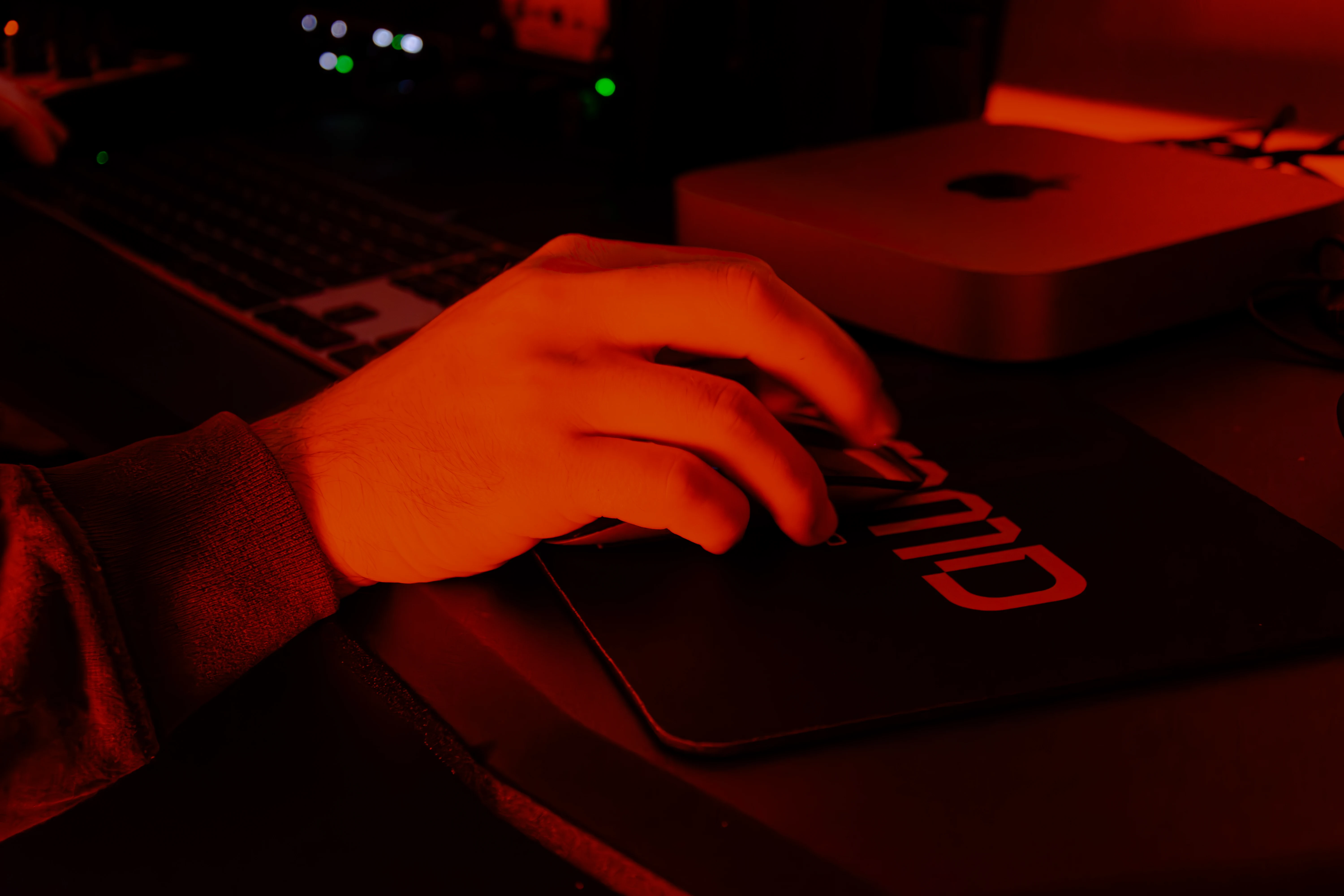 Technicien en régie de post-production sonore au studio HMMD