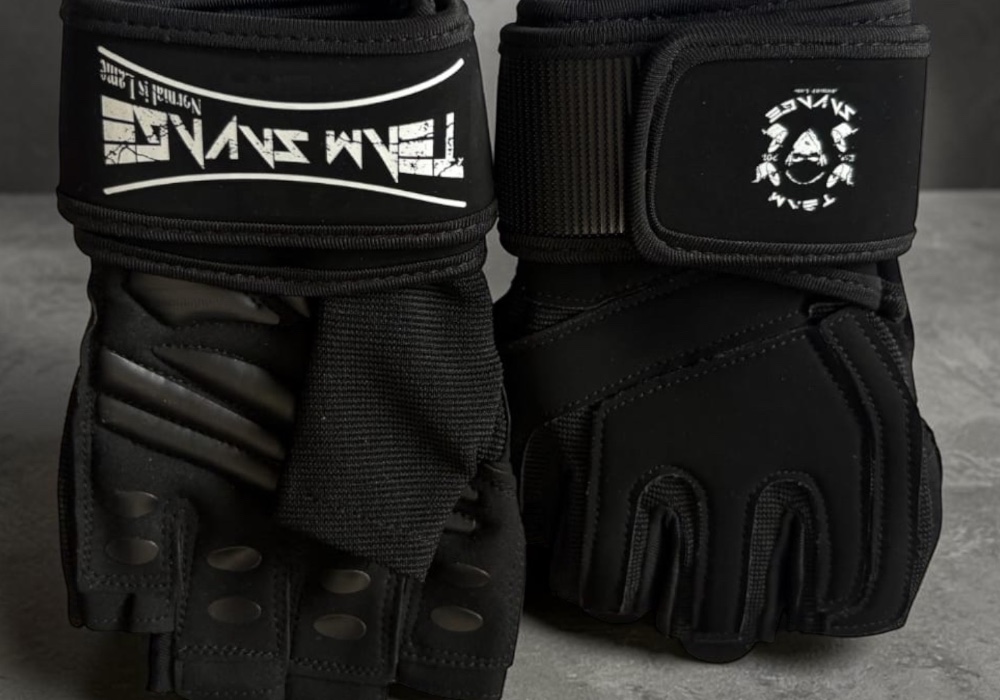 Team Savage Gloves 