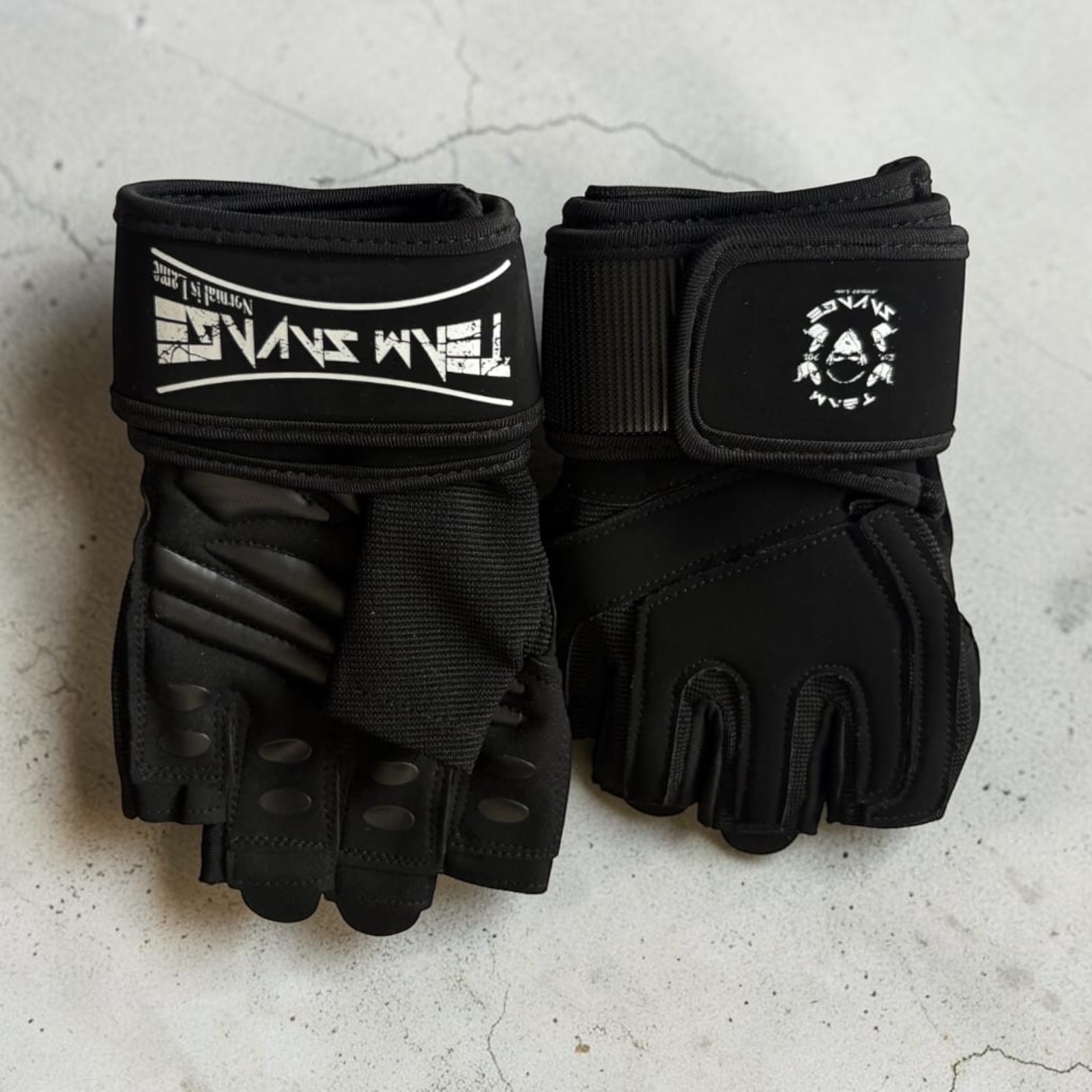 Team Savage Gloves  image 2