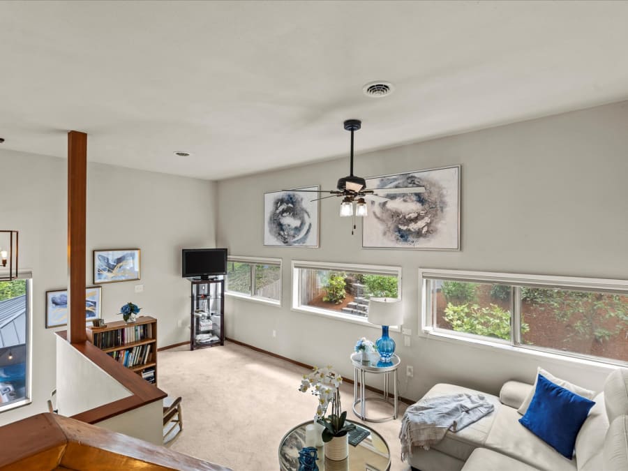 Flexible loft area between living and bedroom levels