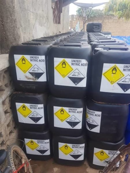 Nitric Acid 68% (Industrial Acid Pickling & Cleaning, Standard Packaging) in commercial industrial packaging