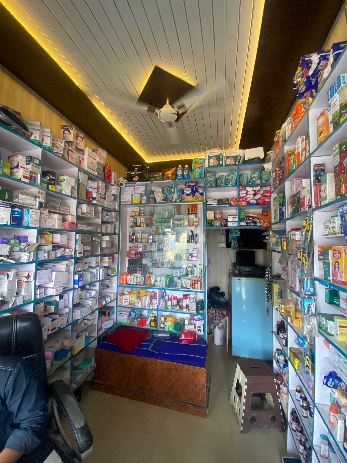 Laxmi pharmacy in Mohabbewāla, Dehradun