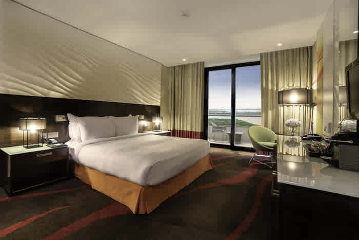 Staycation at Radisson Blu Hotel - QiDZ