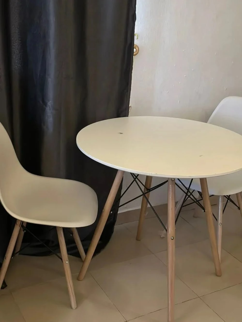 Minimalist Breakfast Nook