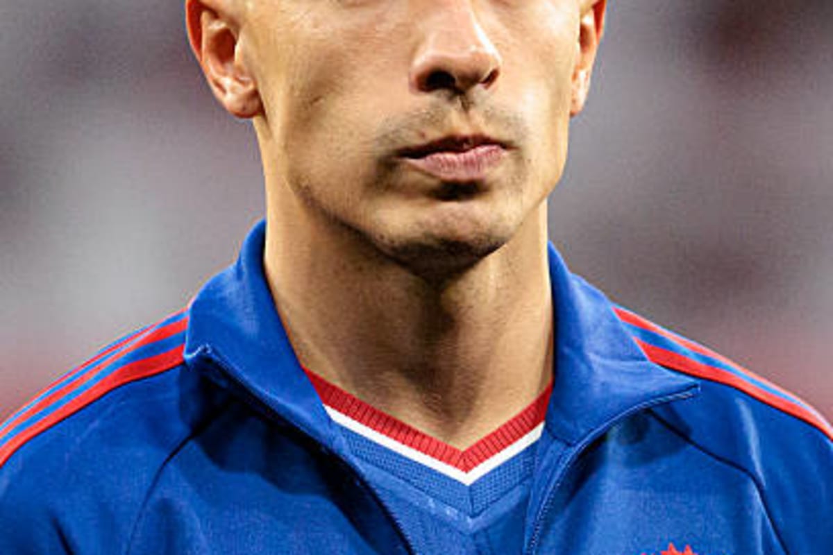 Lisandro Martínez’s future at Manchester United is under scrutiny after he publicly criticised technical director Jason Wilcox following the Champions League defeat to Atlético Madrid. His contract situation and reported interest in a move have added uncertainty to his future at Old Trafford.