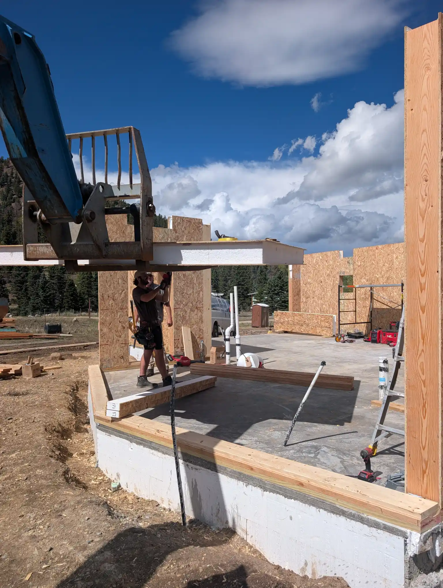 Setting a SIP wall panel with a lift