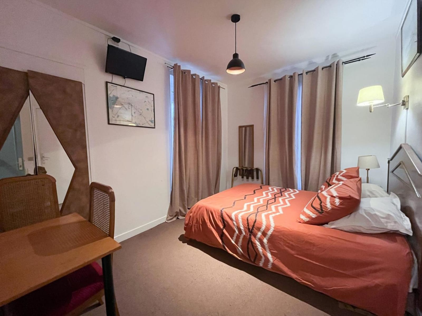 Ideal Hotel, main photo