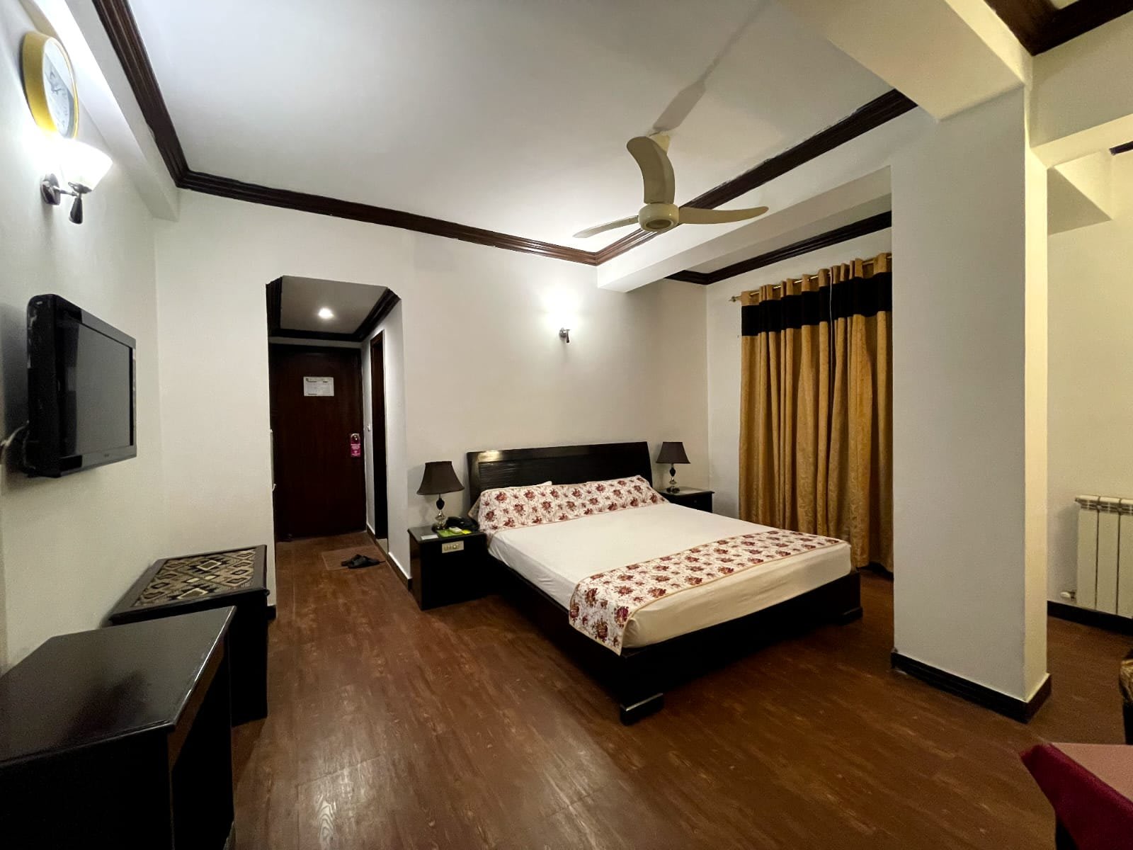 Grace Crown Hotel, main photo
