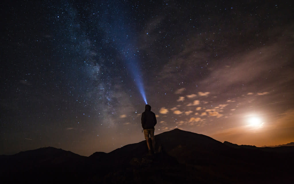 Paysage de nuit pour illustrer le proverbe