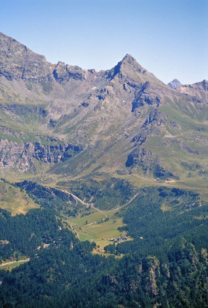 Veduta generale della conca di Cheneil