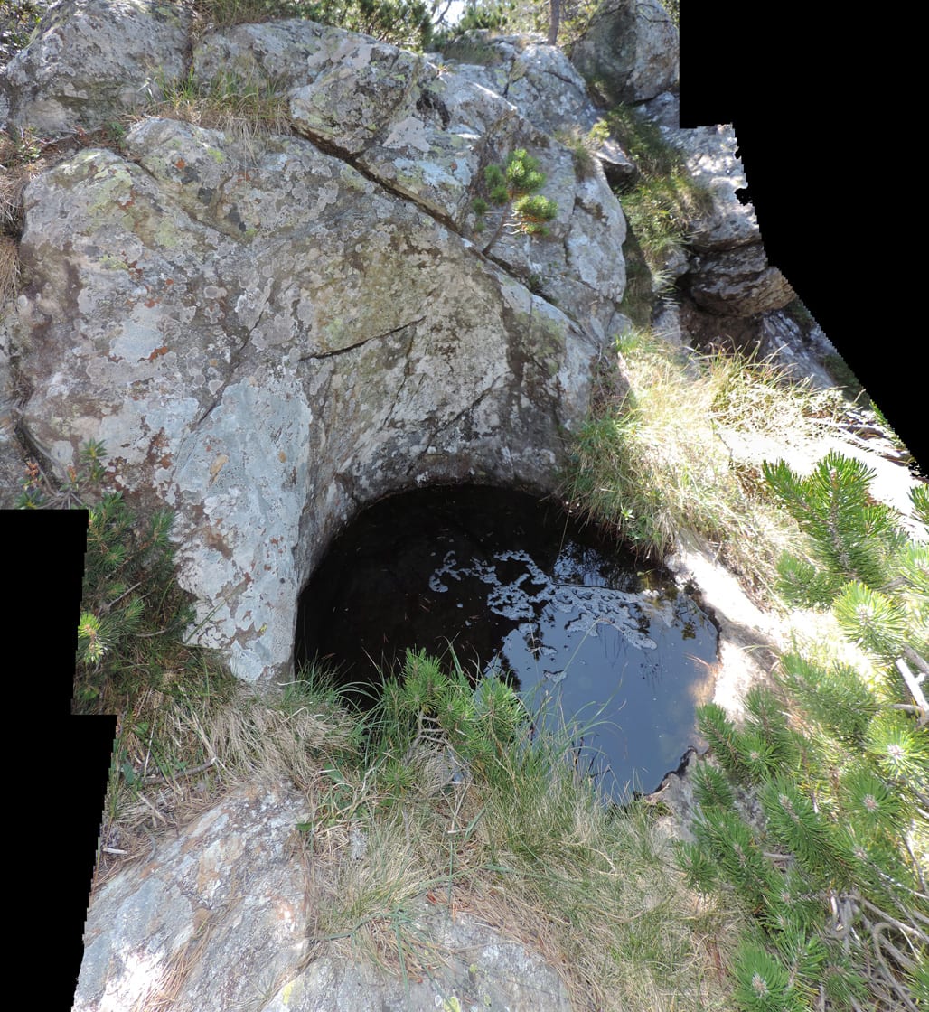 11. La marmitta principale sulla cresta del Monpey (Champorcher).