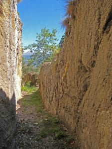 4.Maestosi resti di canalizzazioni romane in bassa Val di Cogne, il cui utilizzo agricolo non è affatto sicuro.